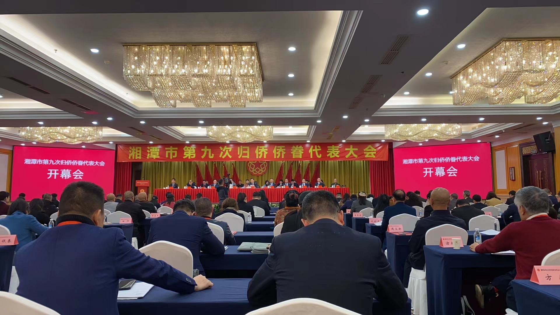 3月19日，公司參加了市第九次歸僑僑眷代表大會(huì)，董事長(zhǎng)顏劍先生被評(píng)為先進(jìn)個(gè)人。